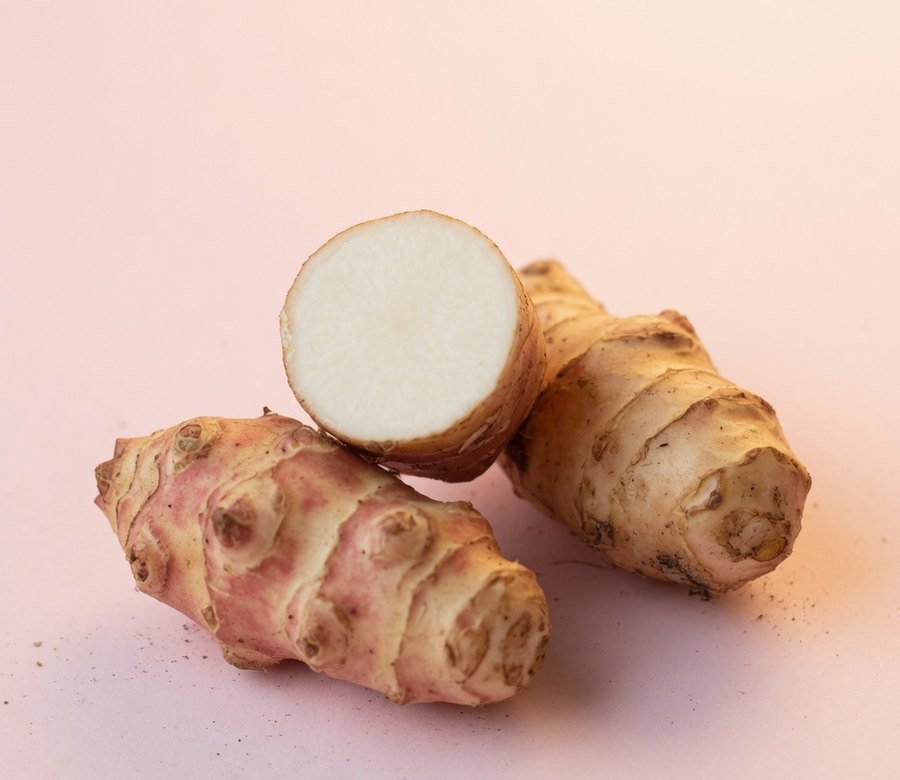 Csicsókagumók, az egyik félbevágva